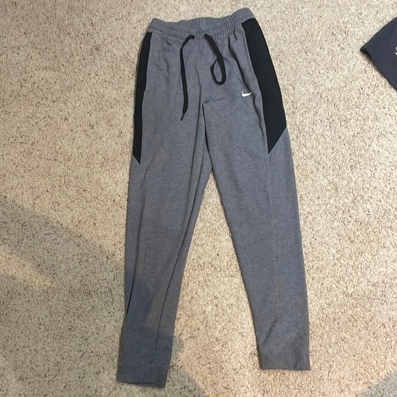 CLASSIC NIKE BASKETBALL JOGGERS - Picture 1 of 2